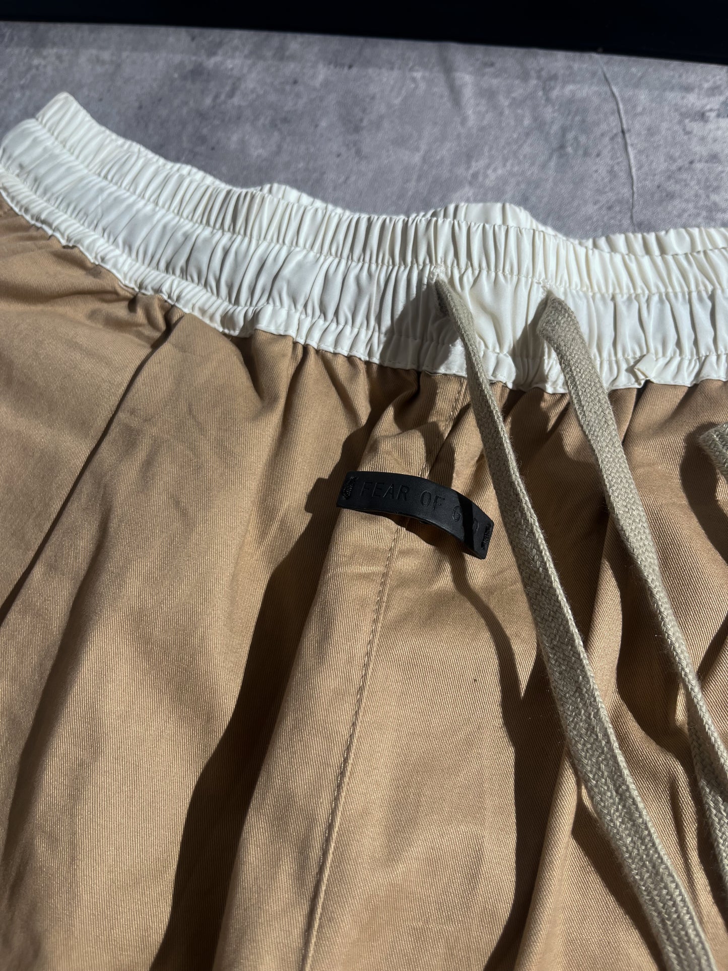 Essentials basic caqui