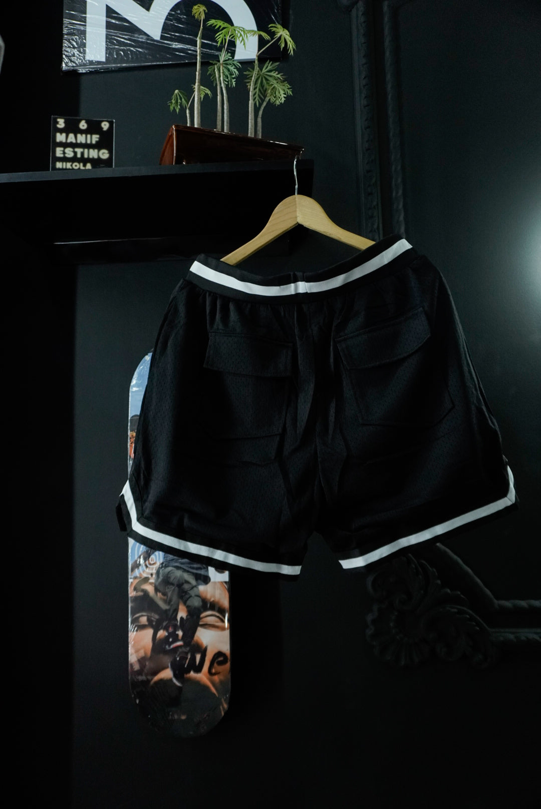 Rhude shorts (M)