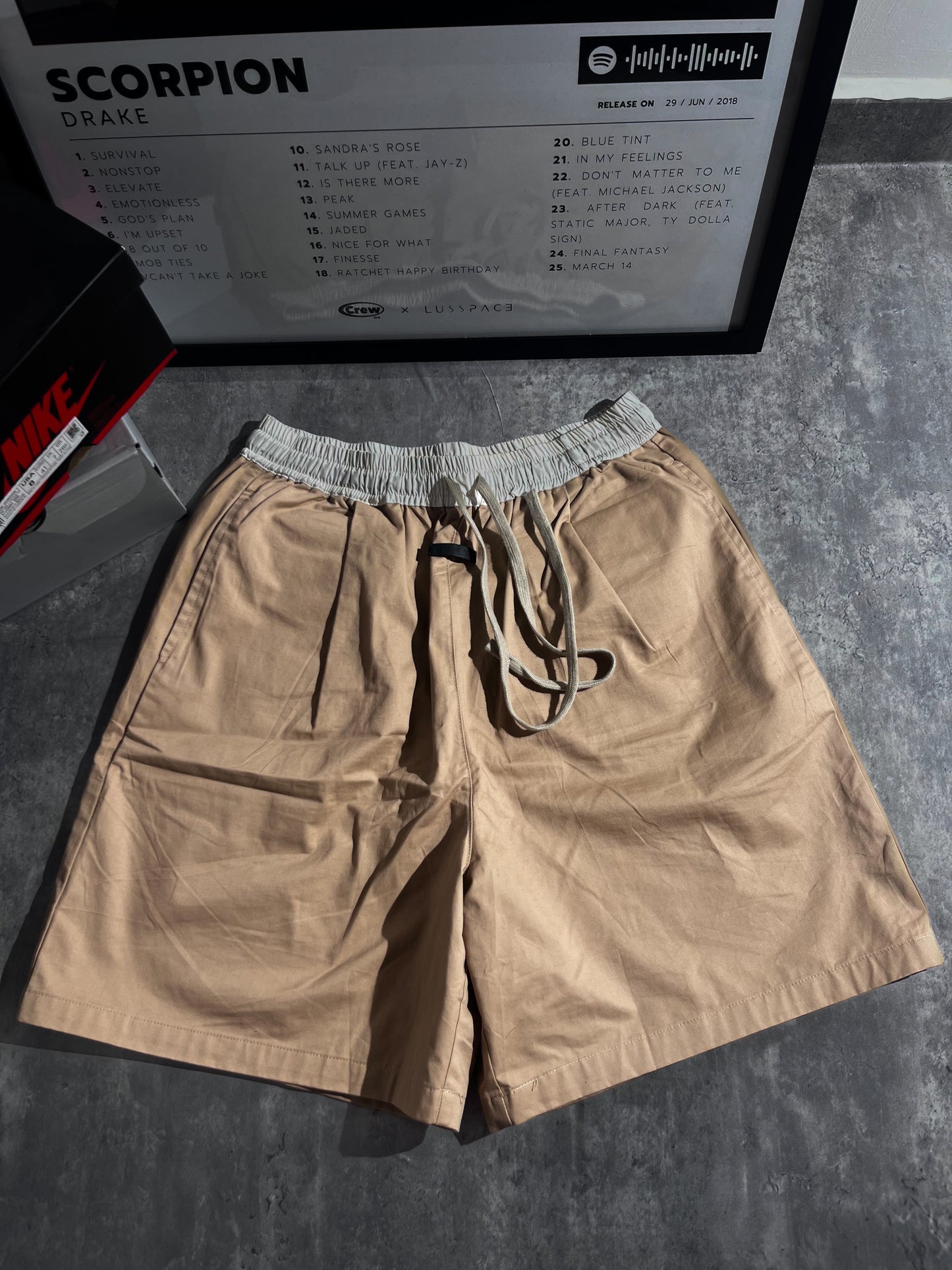 Essentials basic caqui