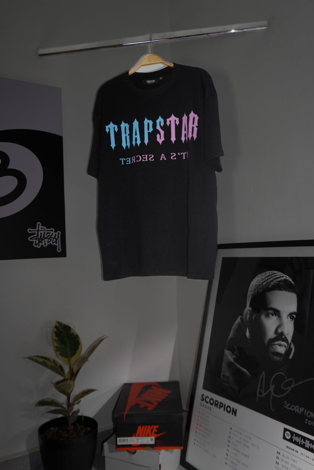 It’a a secrets (XL)